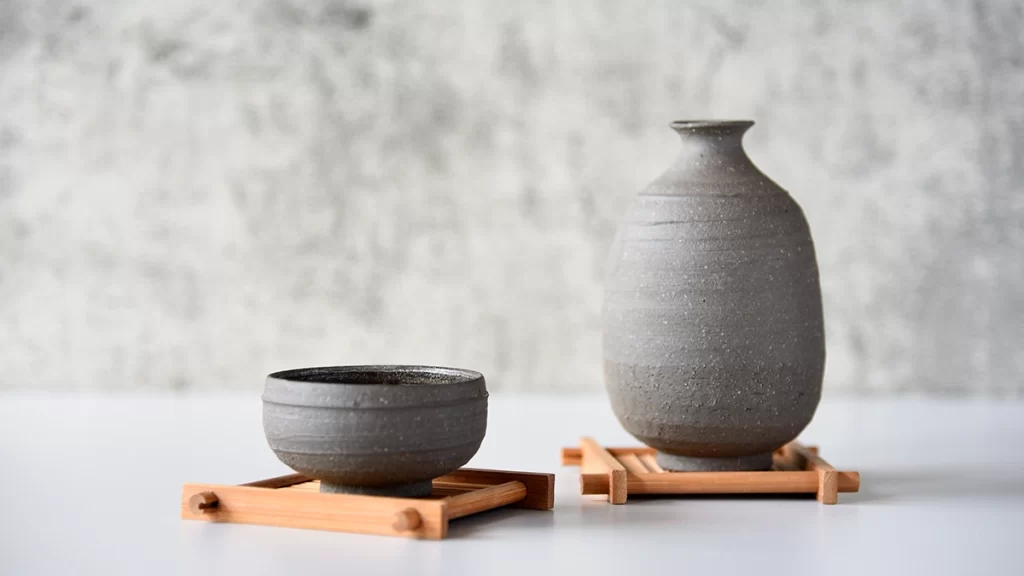 酒とおちょこのイメージ